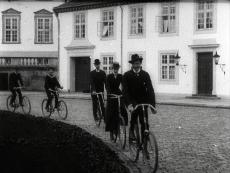Kongelige Cykler Fredensborg Slotsgaard | Det Danske Filminstitut